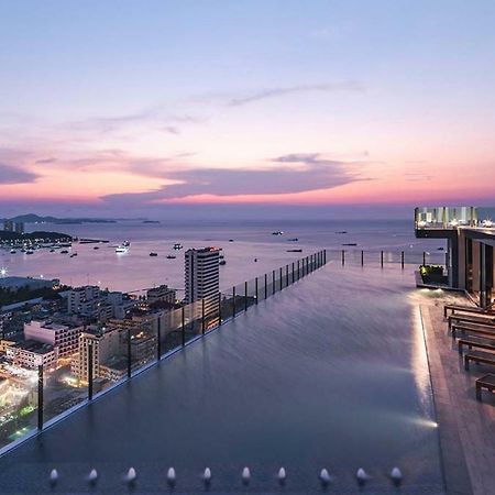 The Base Deluxe Lägenhet Pattaya Exteriör bild