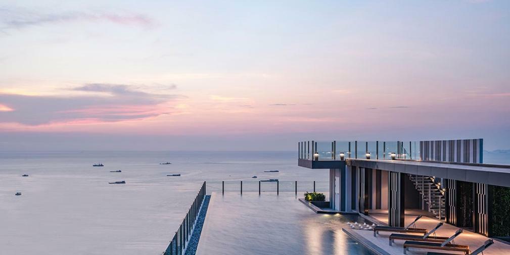 The Base Deluxe Lägenhet Pattaya Exteriör bild