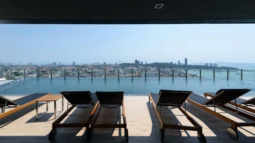 The Base Deluxe Lägenhet Pattaya Exteriör bild