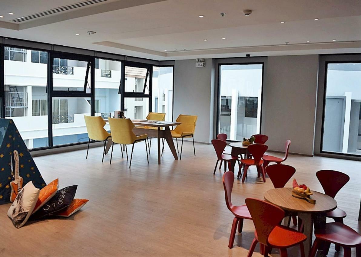The Base Deluxe Lägenhet Pattaya Exteriör bild