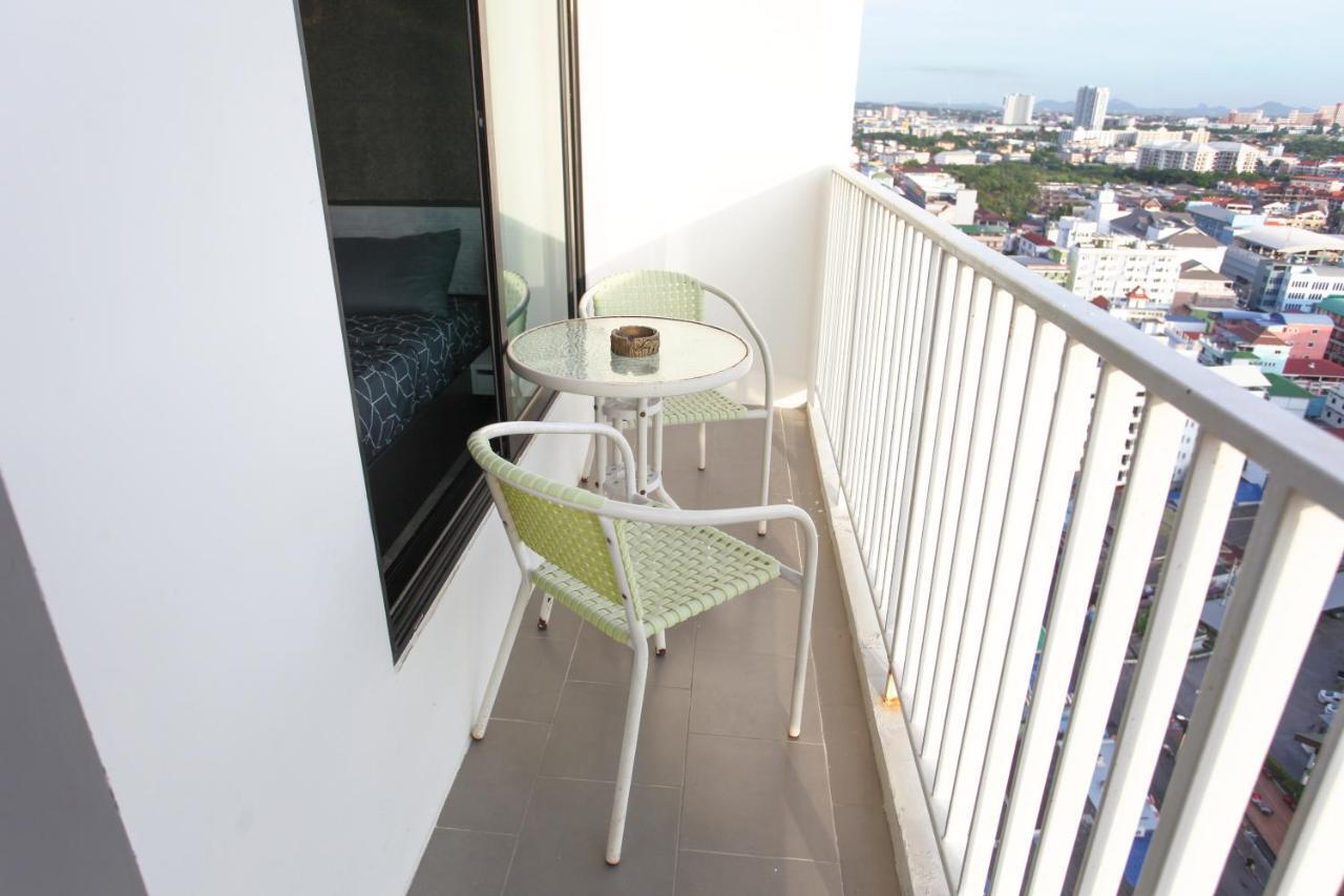 The Base Deluxe Lägenhet Pattaya Exteriör bild