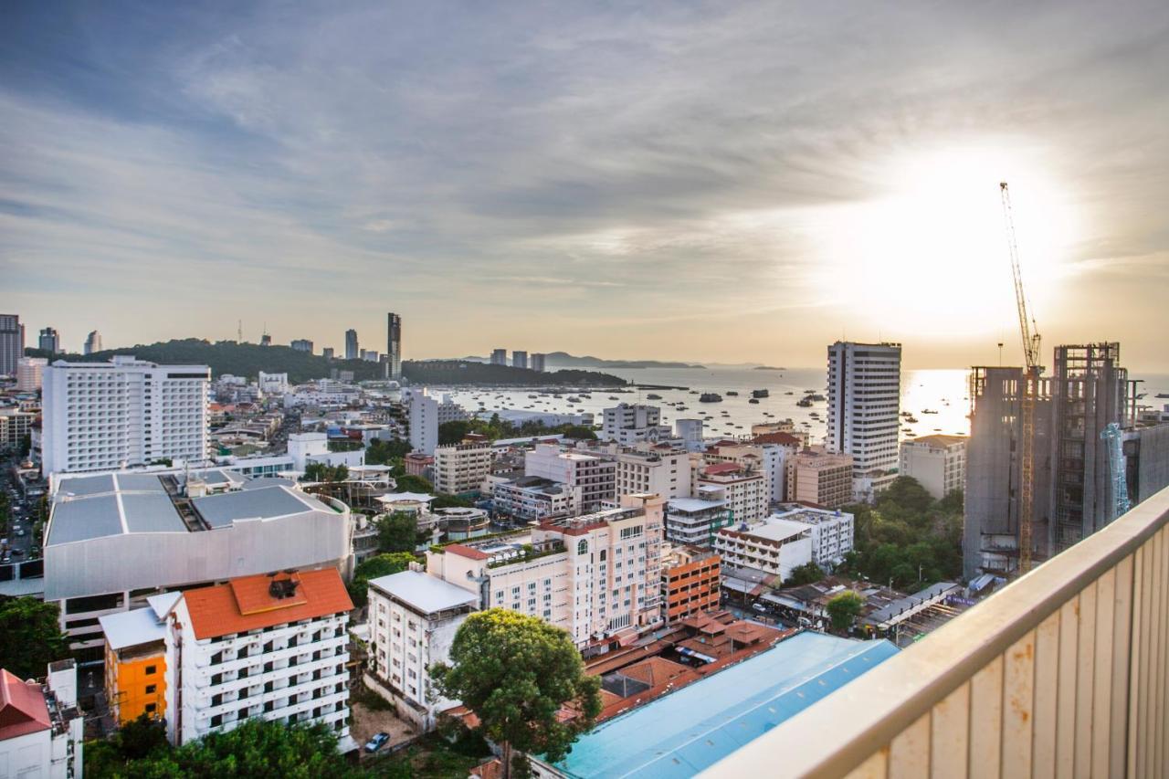The Base Deluxe Lägenhet Pattaya Exteriör bild